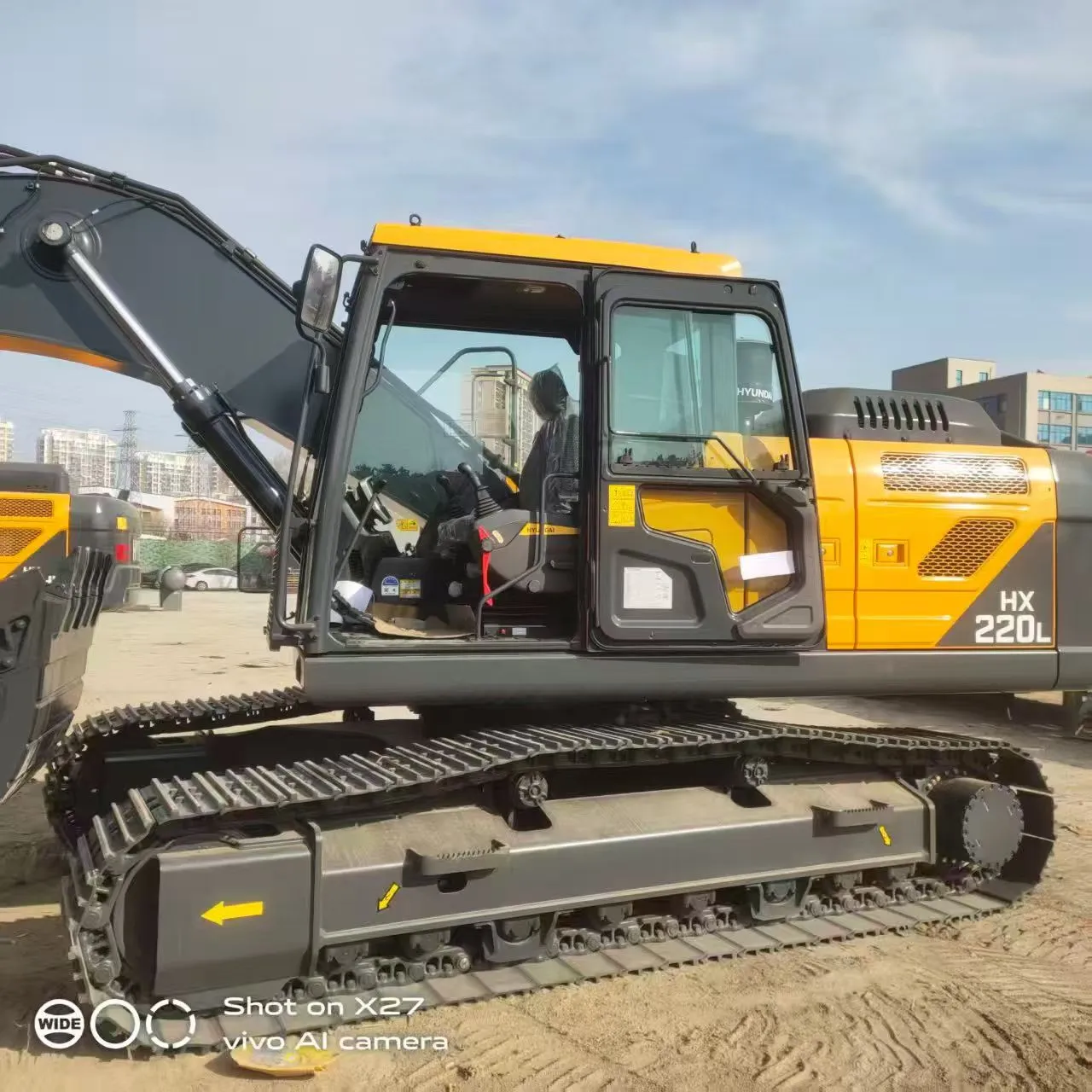 HYUNDAI Brand New 220 Medium Excavator