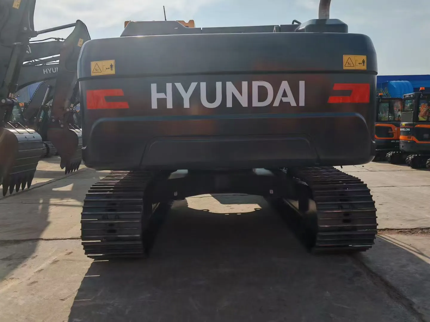 HYUNDAI Brand New 220 Medium Excavator