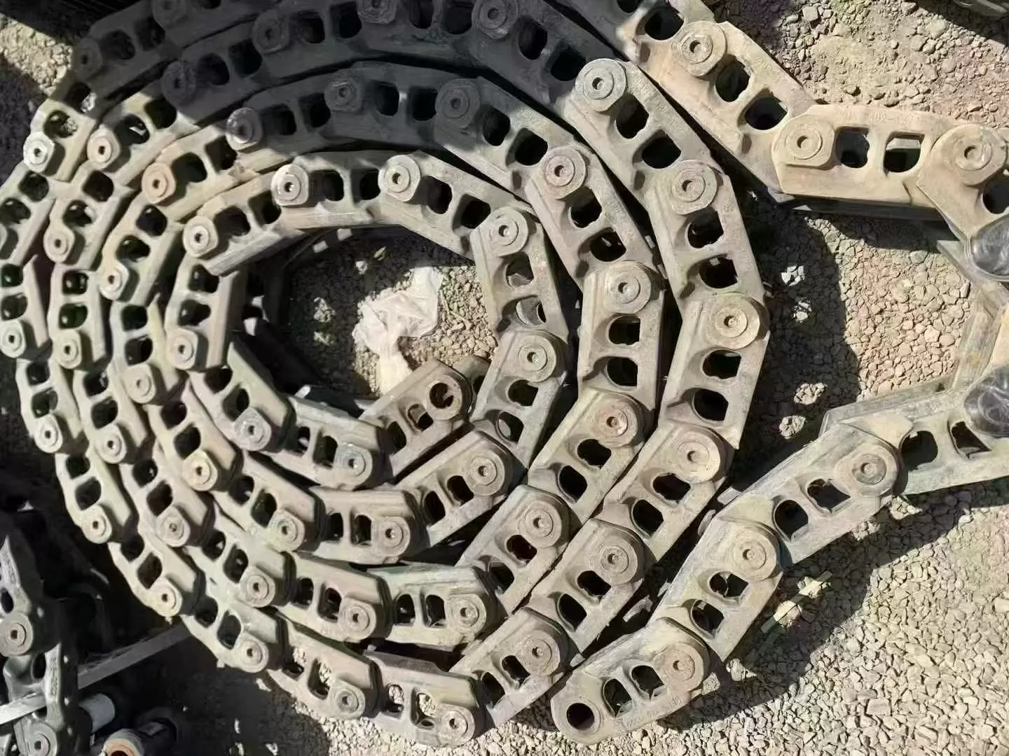 CAT excavator chain