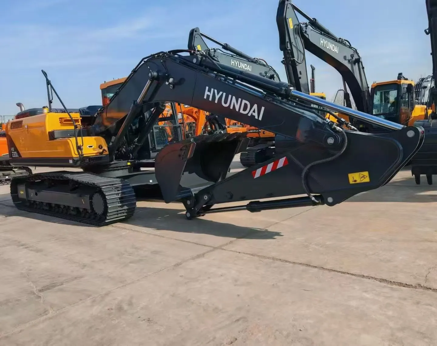HYUNDAI Brand New 220 Medium Excavator