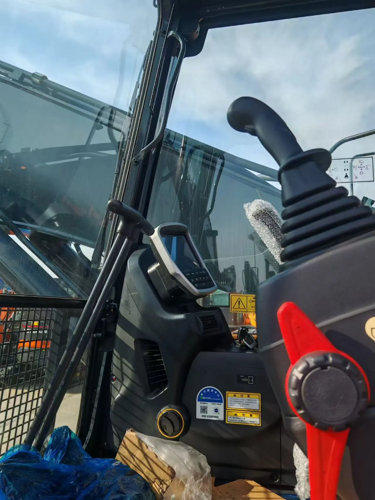 HYUNDAI Brand New 220 Medium Excavator