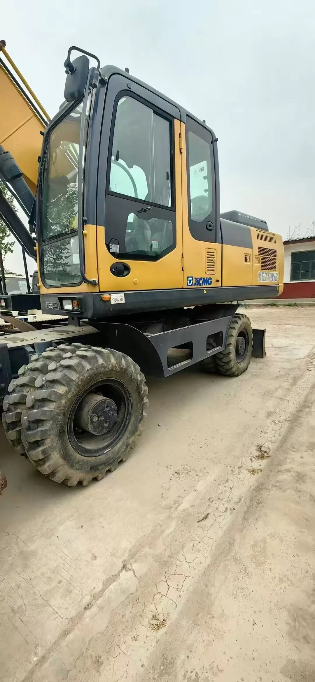 2018 XCMG 210 wheel excavator