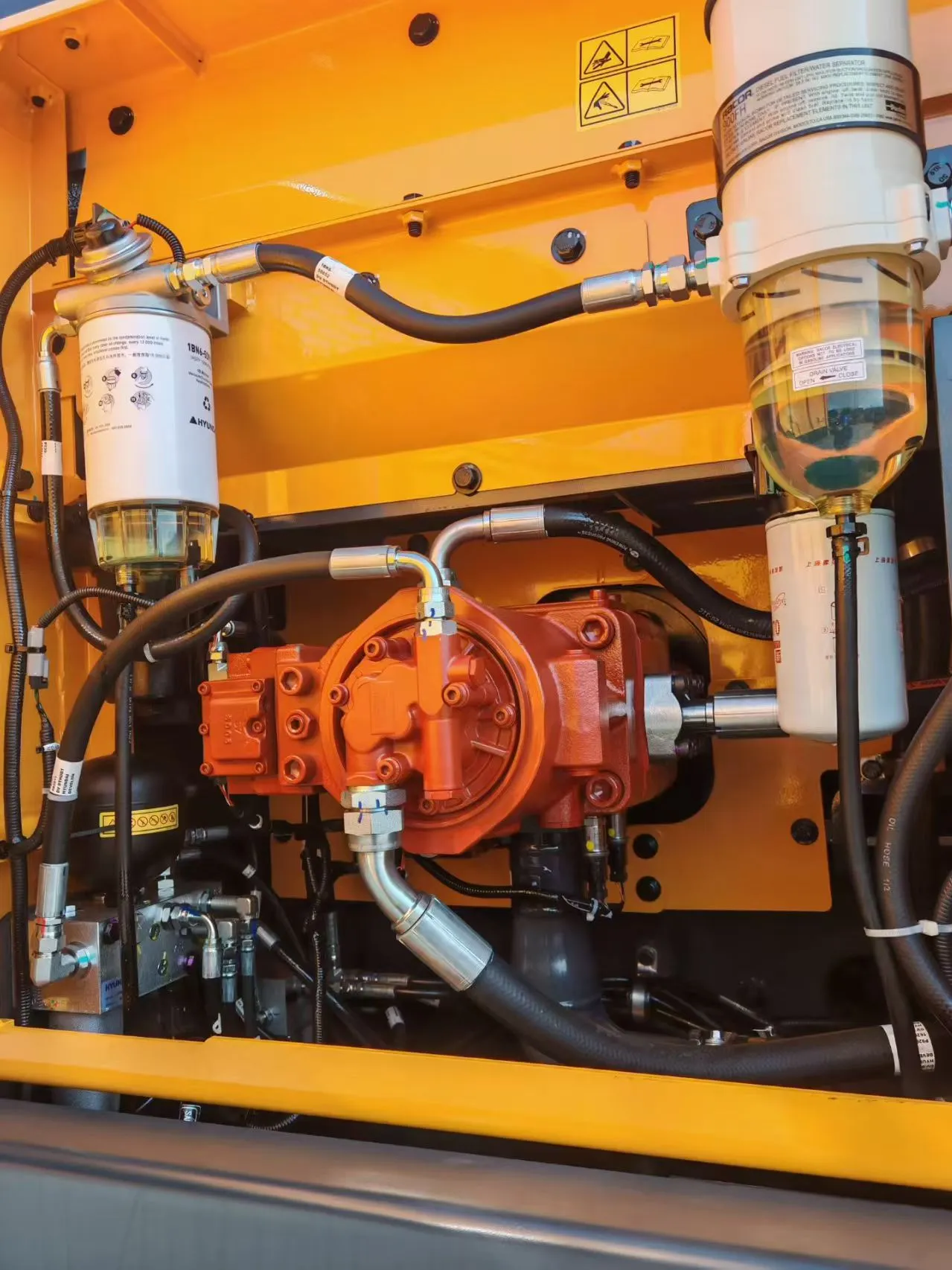 HYUNDAI Brand New 220 Medium Excavator