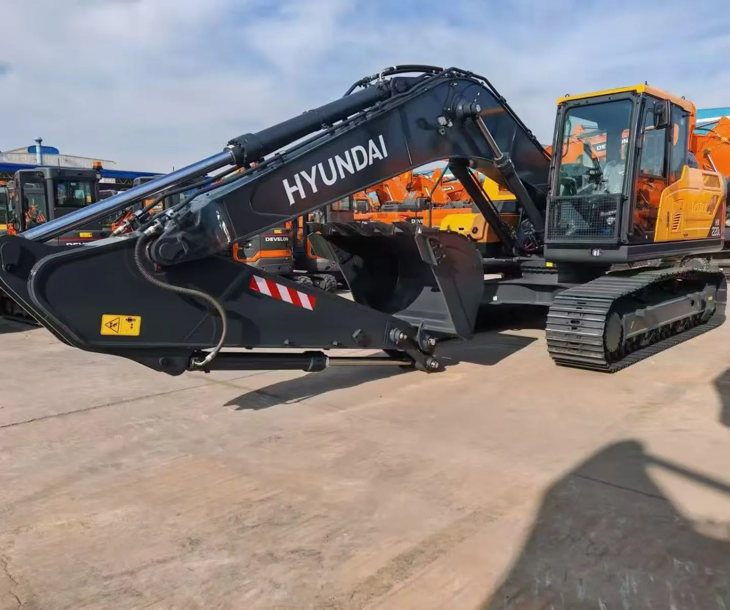 HYUNDAI Brand New 220 Medium Excavator