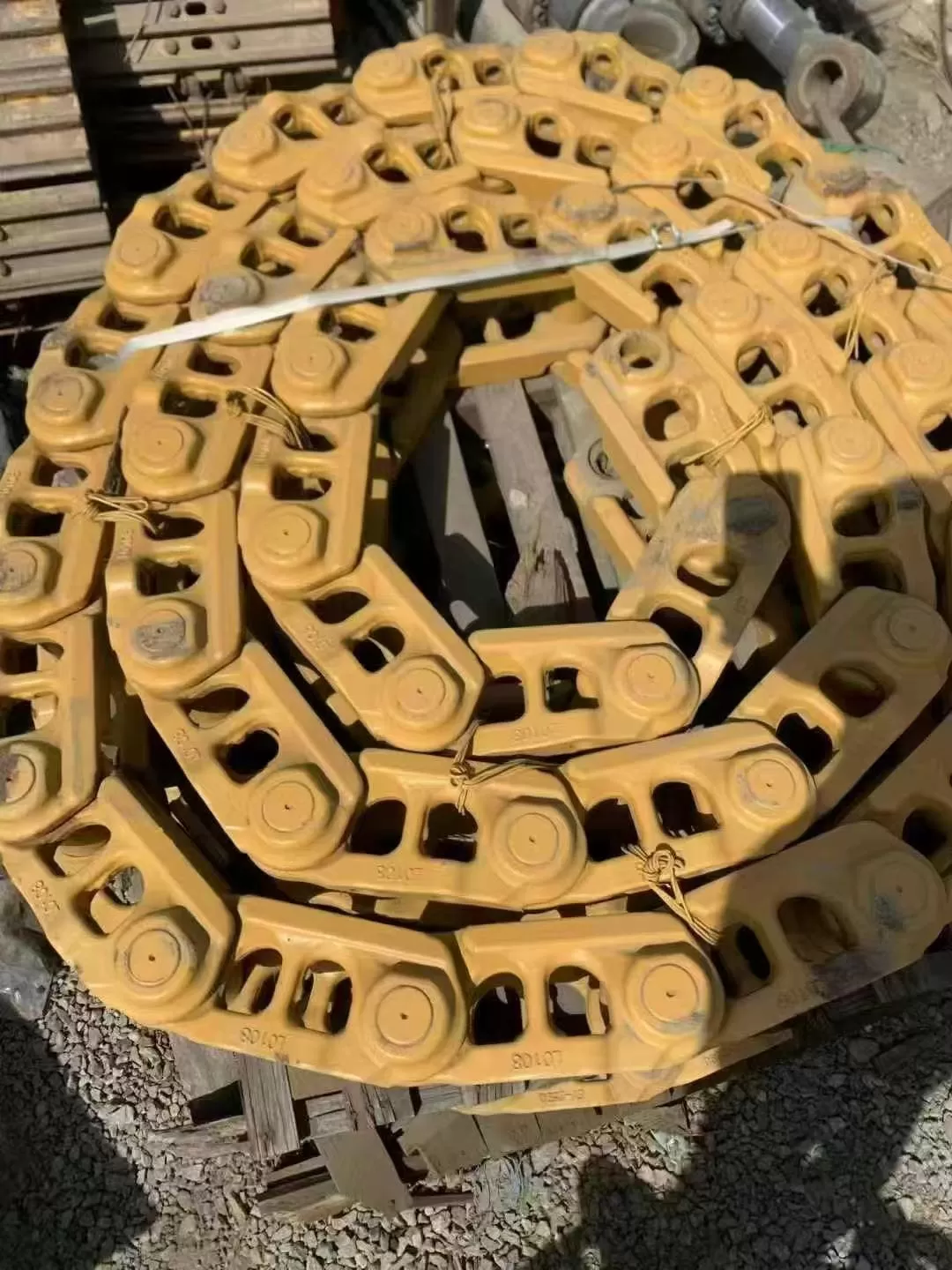 CAT excavator chain