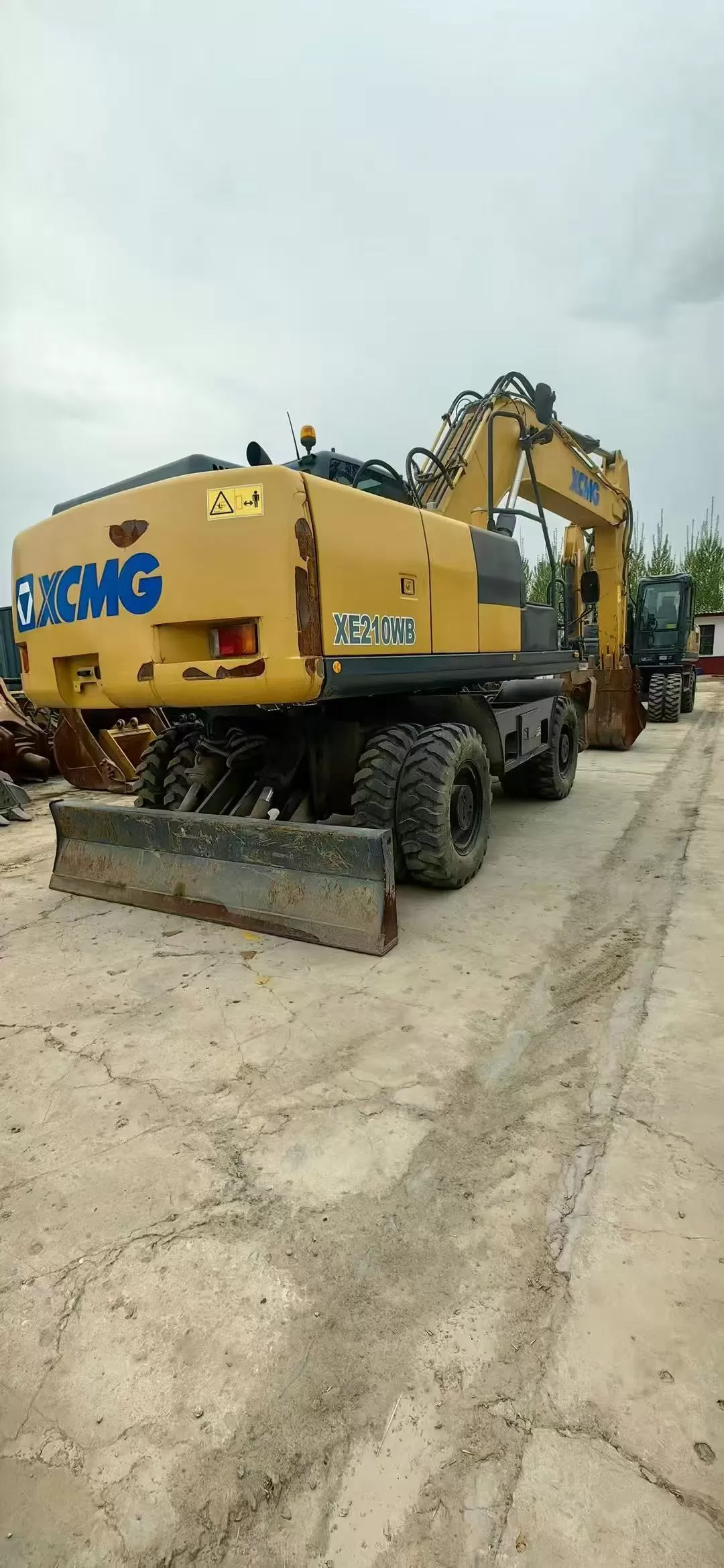 2018 XCMG 210 wheel excavator