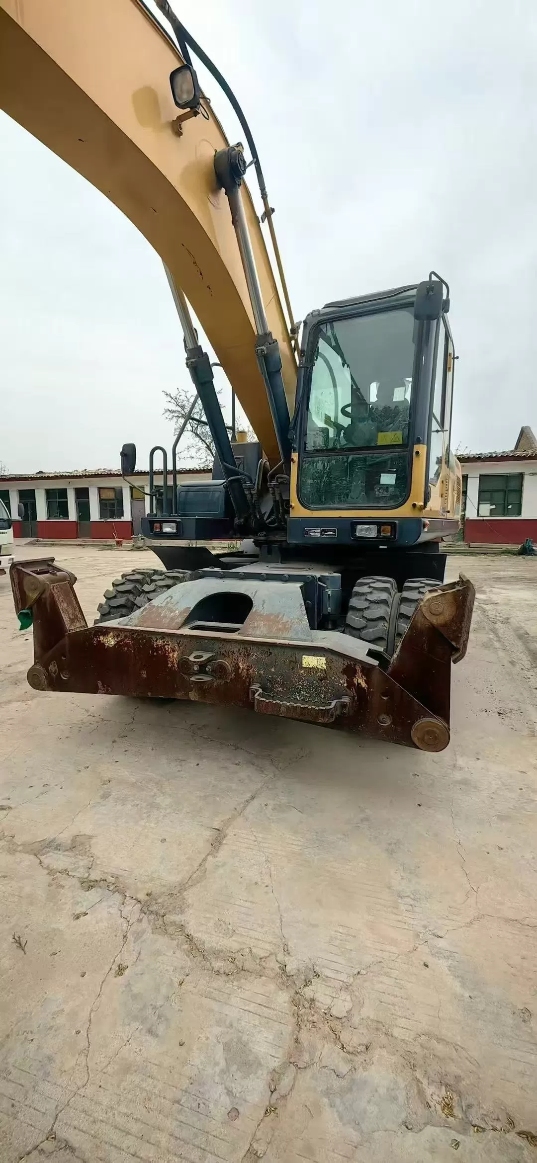 2018 XCMG 210 wheel excavator