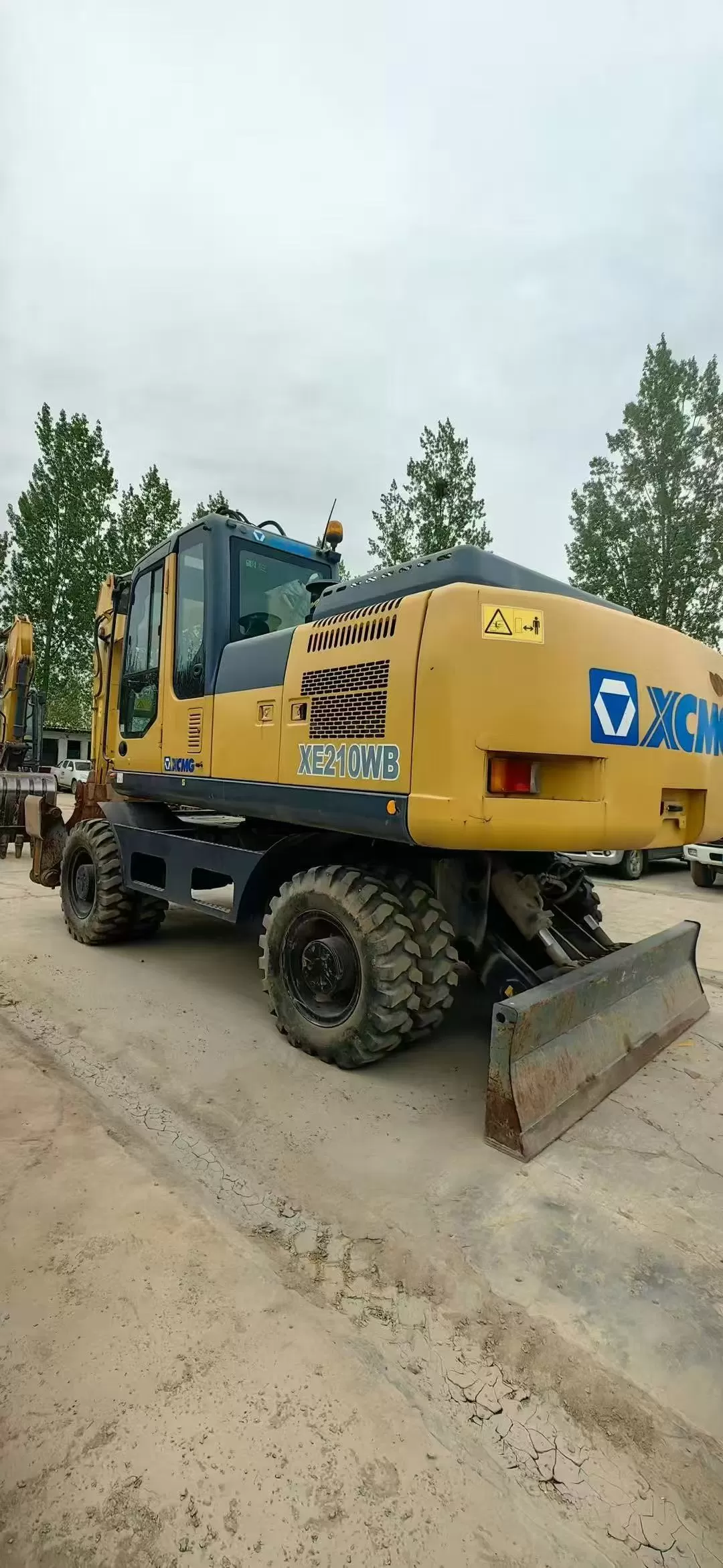 2018 XCMG 210 wheel excavator